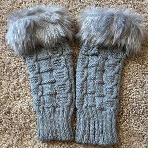 Stylish Gray Knit Arm Warmers with Faux Fur
